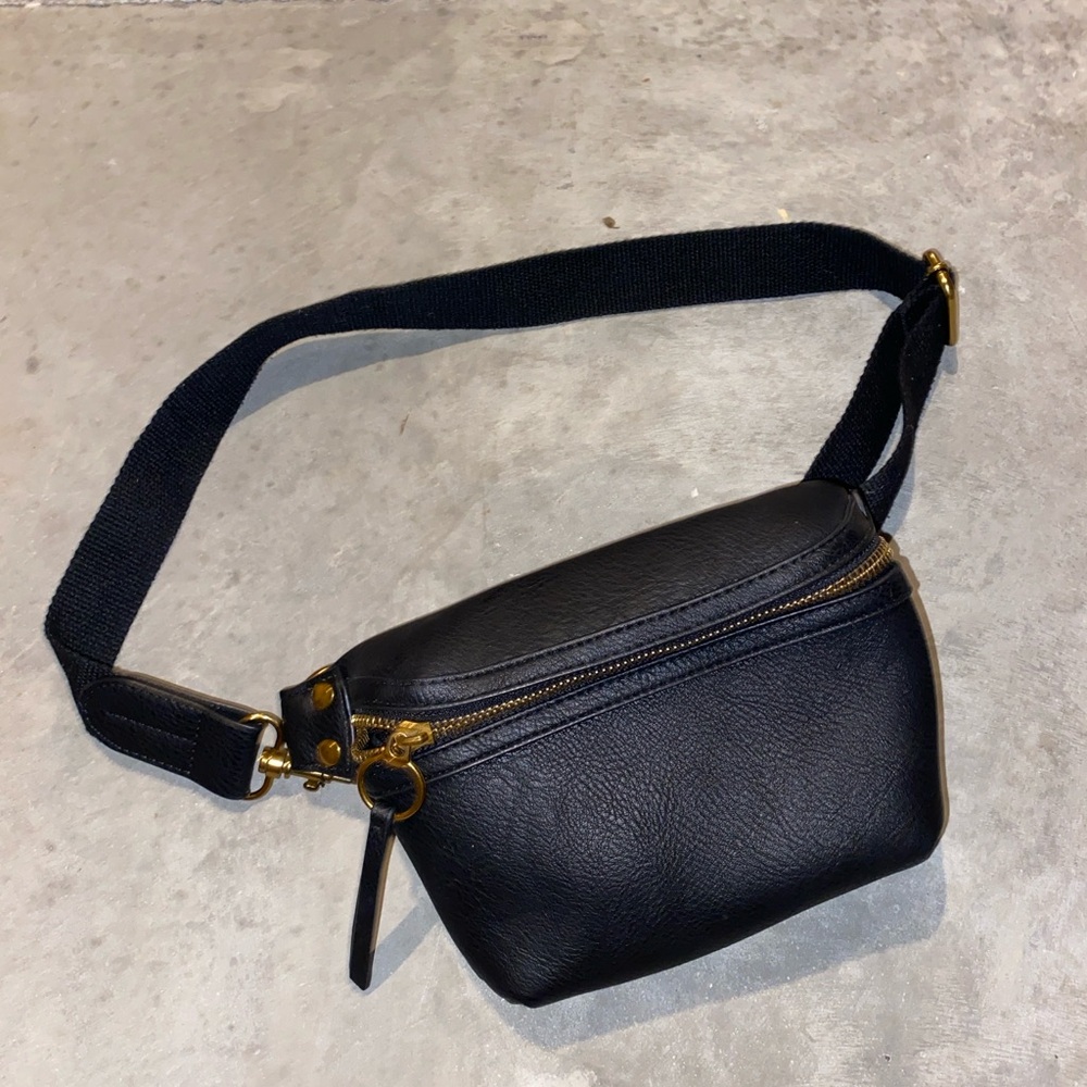 Universal Thread Black Belt Bag with Gold Details